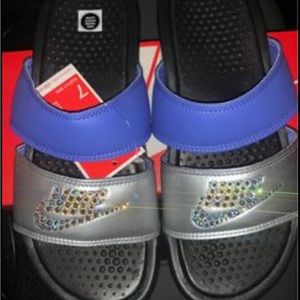🔥BNIB Nike Women's (silver/light blue) Sandals with Swarovski crystals SZ 7🔥